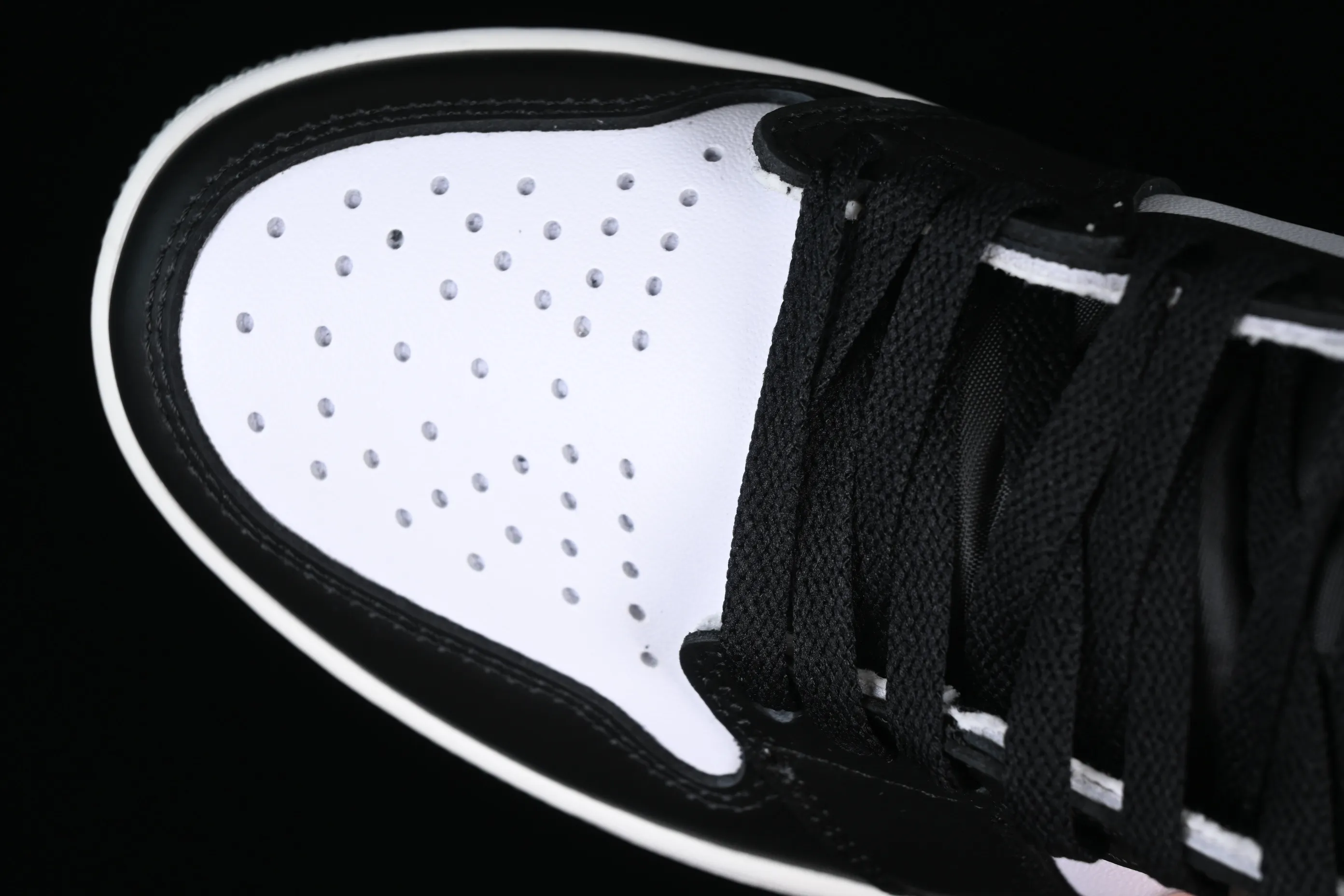 All categories Air Jordan Jordan series basketball shoes Air Jordan 1 High Air Jordan 1 Retro High "Clay Green" AJ1 Joe 1 six-time champion high-top basketball shoes 555088-135